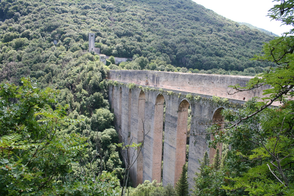 Spoleto_Pilgern Ponte delle Torri bei Spoleto